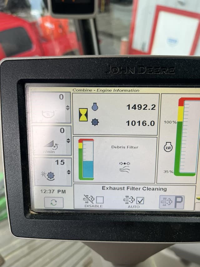 Image of John Deere S690 equipment image 4