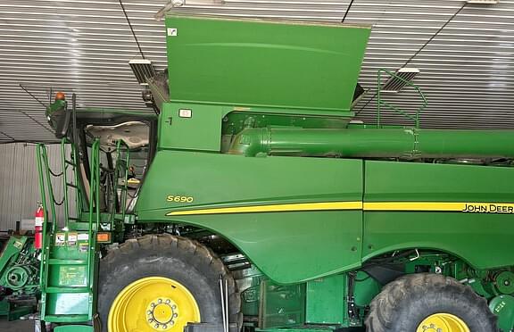 Image of John Deere S690 Primary Image