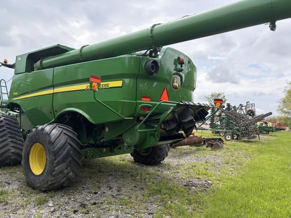 Image of John Deere S690 equipment image 3