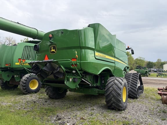 Image of John Deere S690 equipment image 4