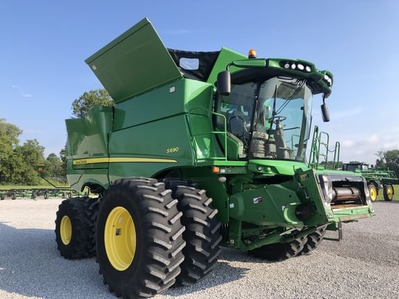 Main image John Deere S690