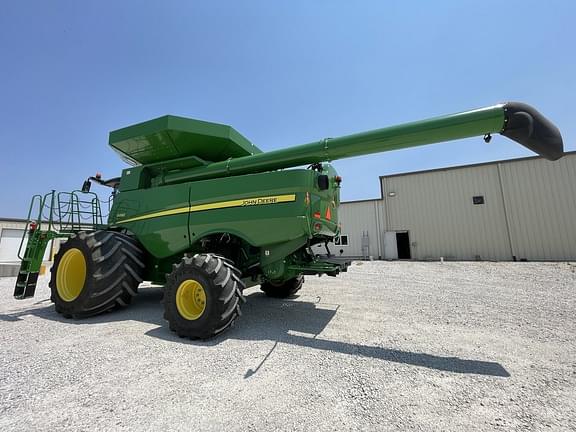Image of John Deere S690 equipment image 4