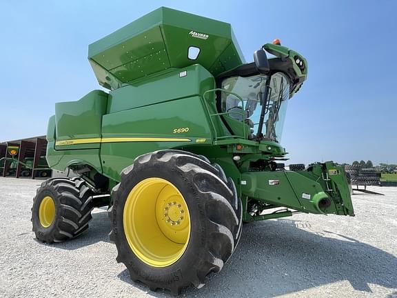 Image of John Deere S690 Primary image