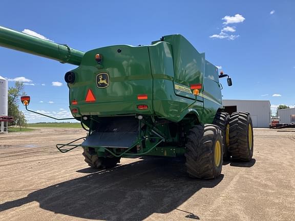 Image of John Deere S690 equipment image 4