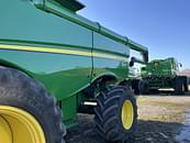 Thumbnail image John Deere S690 8