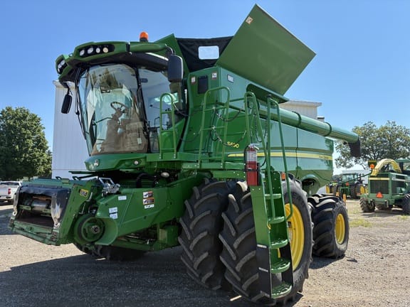 Main image John Deere S690