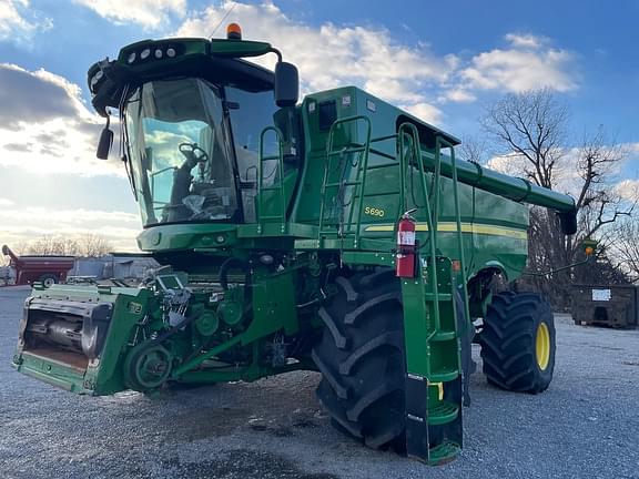 Image of John Deere S690 equipment image 3