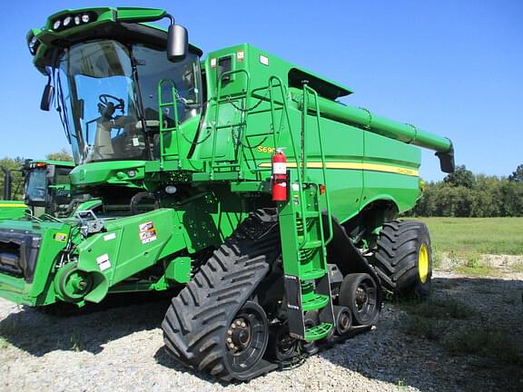 Image of John Deere S690 equipment image 1