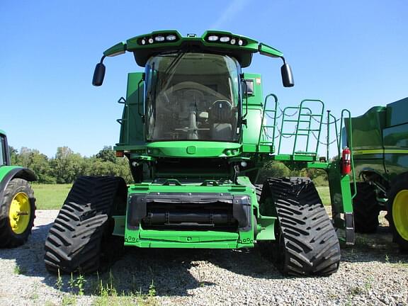 Image of John Deere S690 Primary image