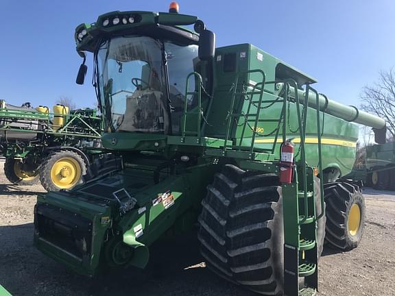 Image of John Deere S690 equipment image 1