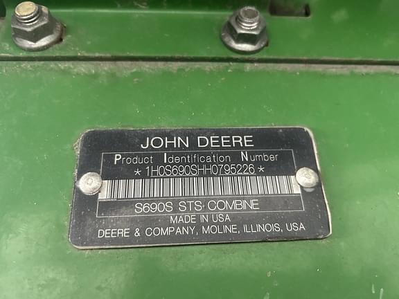 Image of John Deere S690 equipment image 2