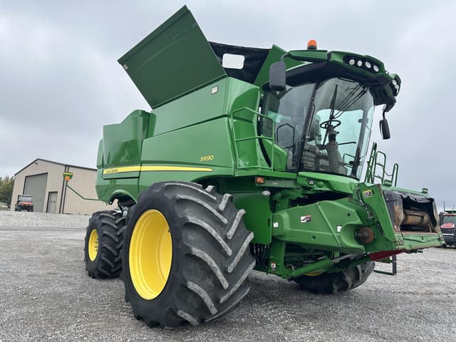 Image of John Deere S690 equipment image 3