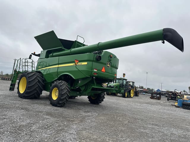 Image of John Deere S690 equipment image 4