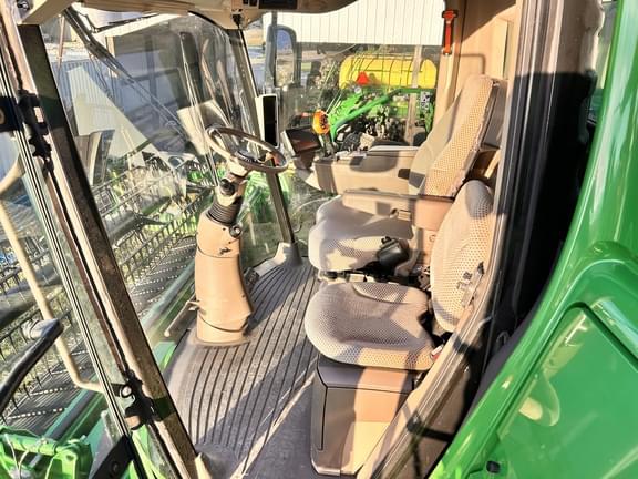 Image of John Deere S690 equipment image 3