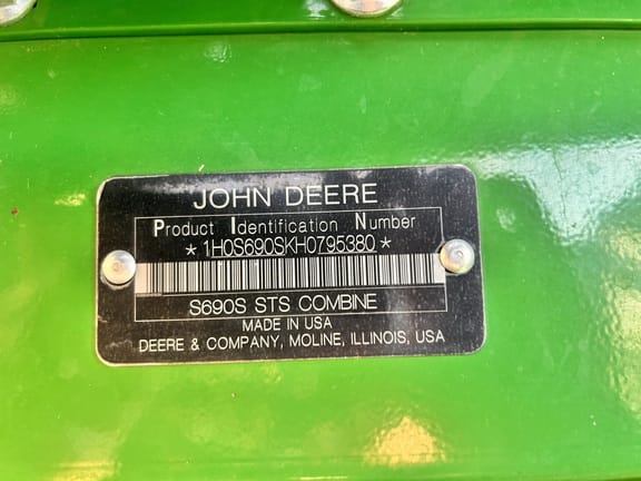 2017 John Deere S690 Equipment Image0