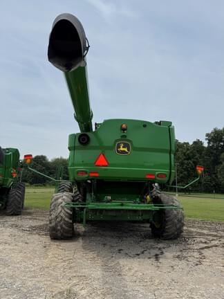 Image of John Deere S690 equipment image 3