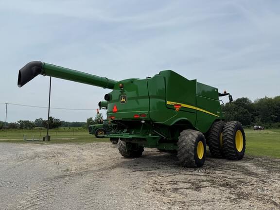 Image of John Deere S690 equipment image 4