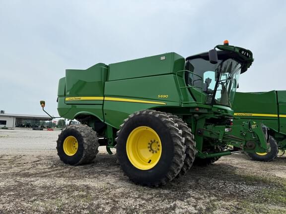 Image of John Deere S690 Primary image
