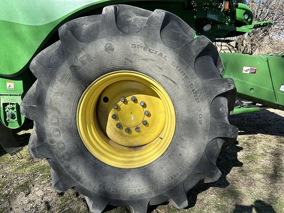 Image of John Deere S690 equipment image 3