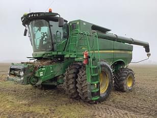 Main image John Deere S690 3