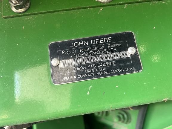 Image of John Deere S690 equipment image 4