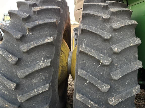 Image of John Deere S690 equipment image 2