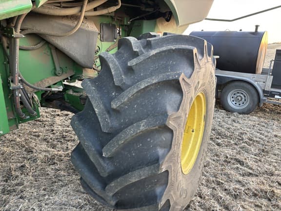 Image of John Deere S690 equipment image 4