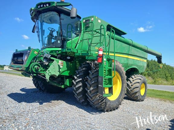 Image of John Deere S690 equipment image 1
