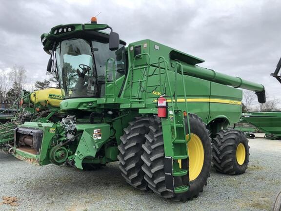 Main image John Deere S690