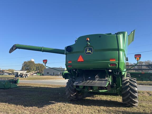 Image of John Deere S690 equipment image 2