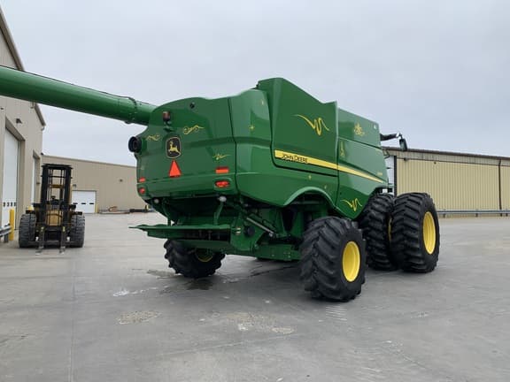 Image of John Deere S690 equipment image 2