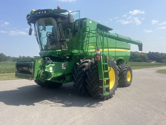 SOLD - 2017 John Deere S690 Stock No. 379582 Combines with 1,747 Hrs ...