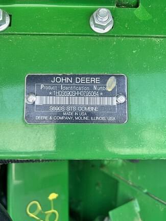 Image of John Deere S690 equipment image 1