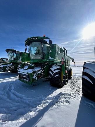 Image of John Deere S690 equipment image 2