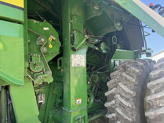 Image of John Deere S690 equipment image 4