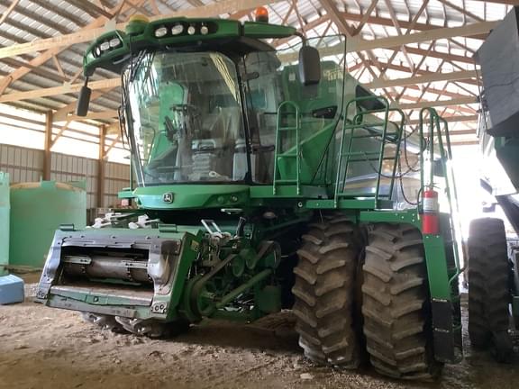 Image of John Deere S690 equipment image 2