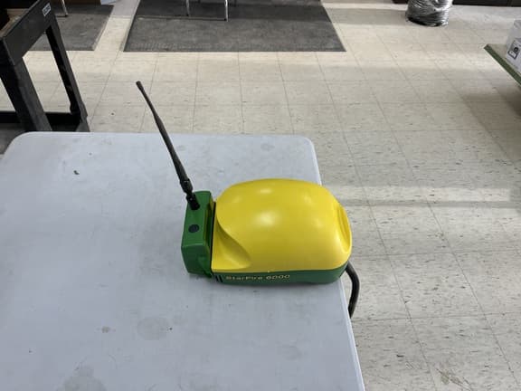 Image of John Deere StarFire 6000 equipment image 4