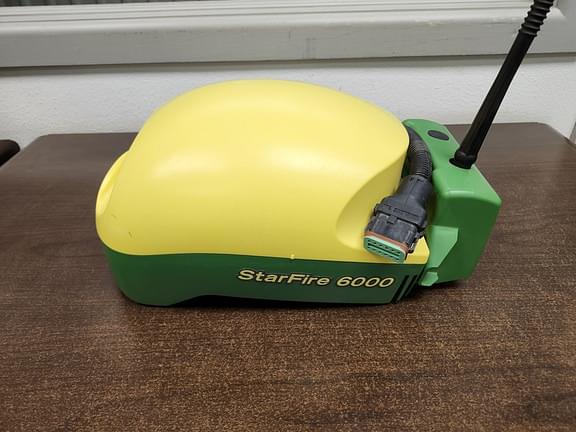 Image of John Deere StarFire 6000 equipment image 2