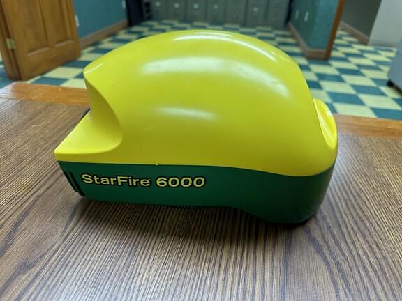 Image of John Deere StarFire 6000 equipment image 2