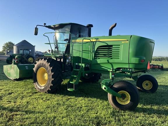 Image of John Deere W235 equipment image 3