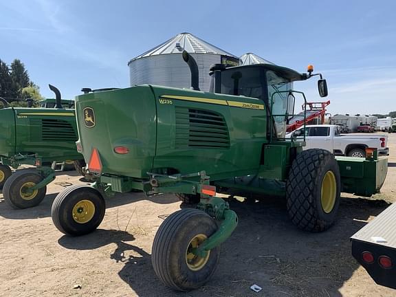 Image of John Deere W235 equipment image 4