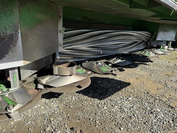 Image of John Deere W235 equipment image 4