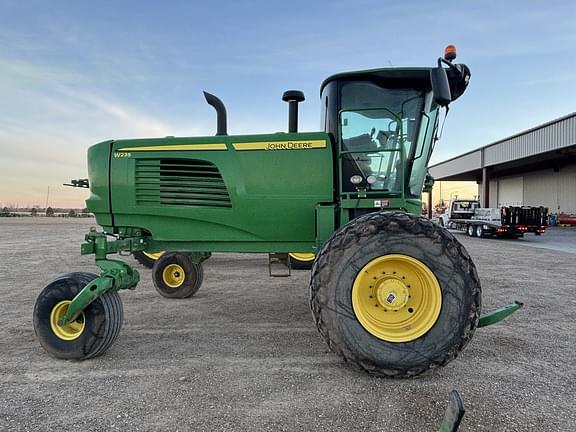 Image of John Deere W235 equipment image 3