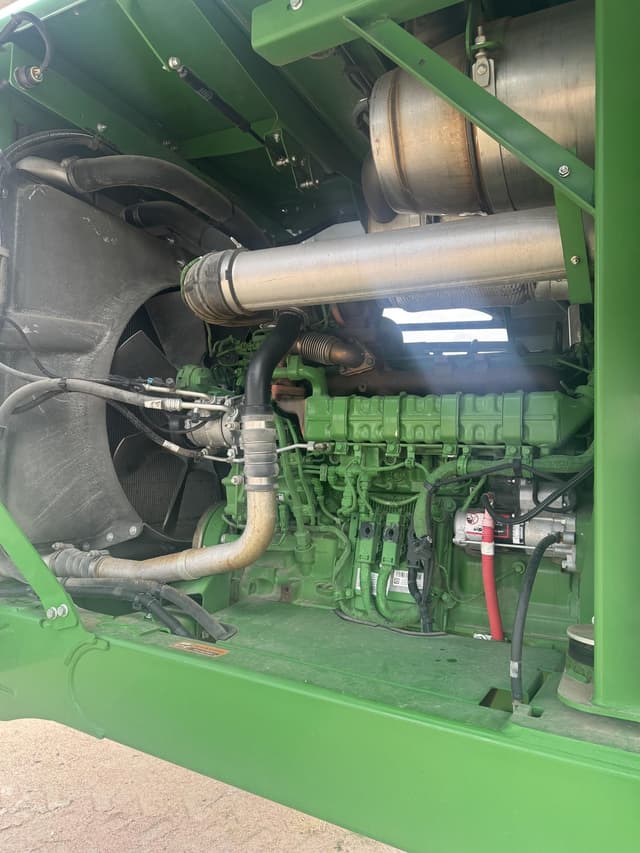 Image of John Deere W235R equipment image 4