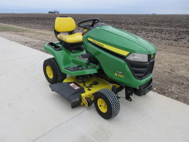 Image of John Deere X330 equipment image 1