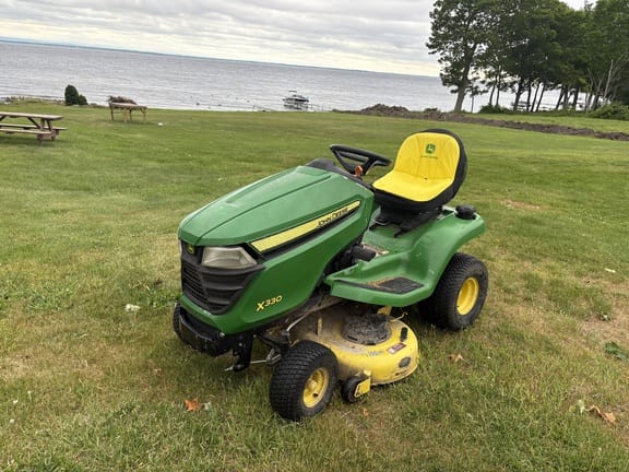 2017 John Deere X330 Equipment Image0