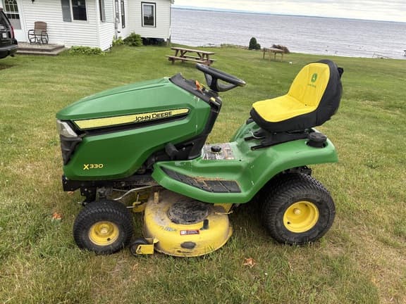 Image of John Deere X330 equipment image 2