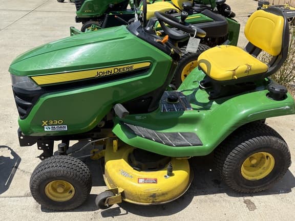 Image of John Deere X330 equipment image 1