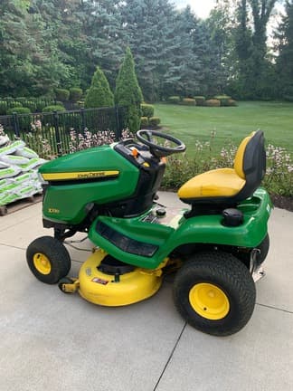Image of John Deere X330 equipment image 1