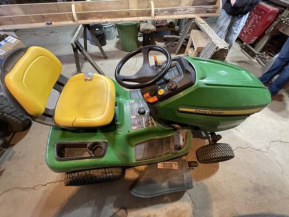 Image of John Deere X354 equipment image 3